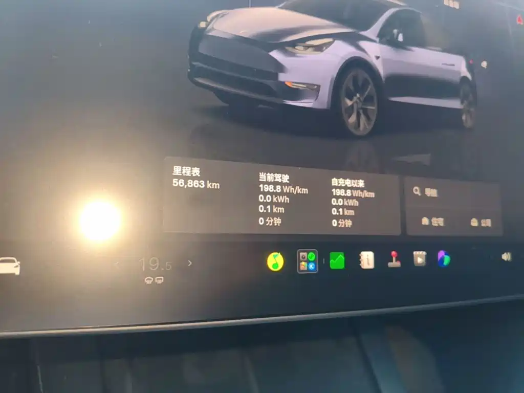 Tesla Model Y — миниатюра 12