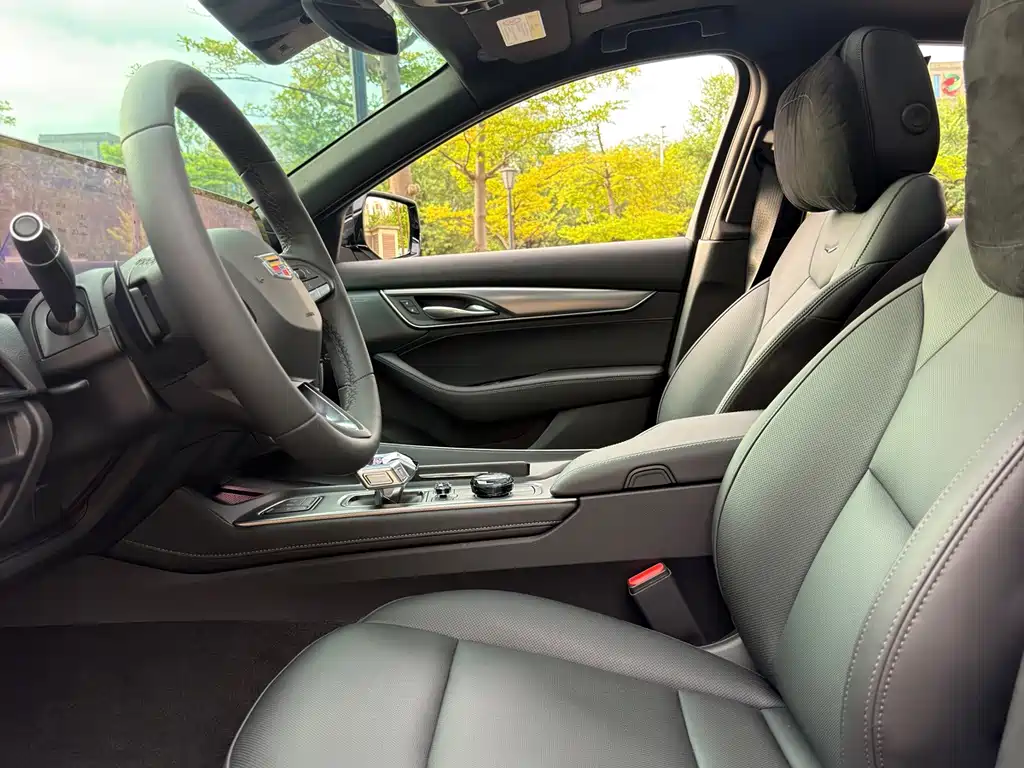 Cadillac CT5 — миниатюра 8