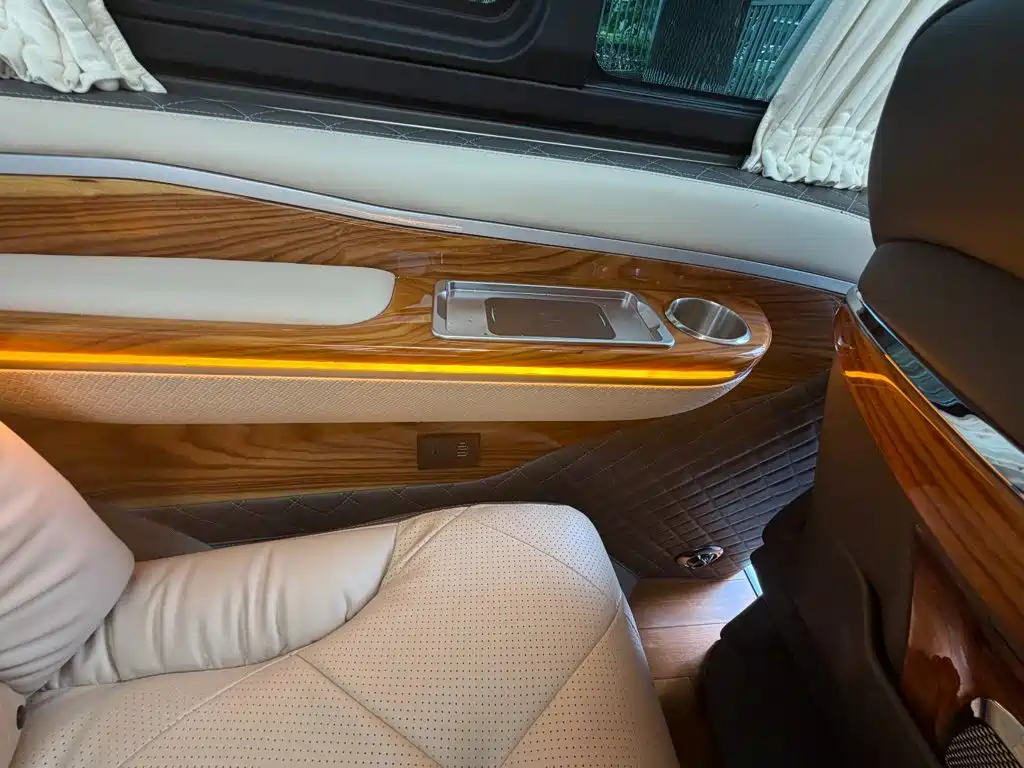 Mercedes-Benz V-Class — миниатюра 8