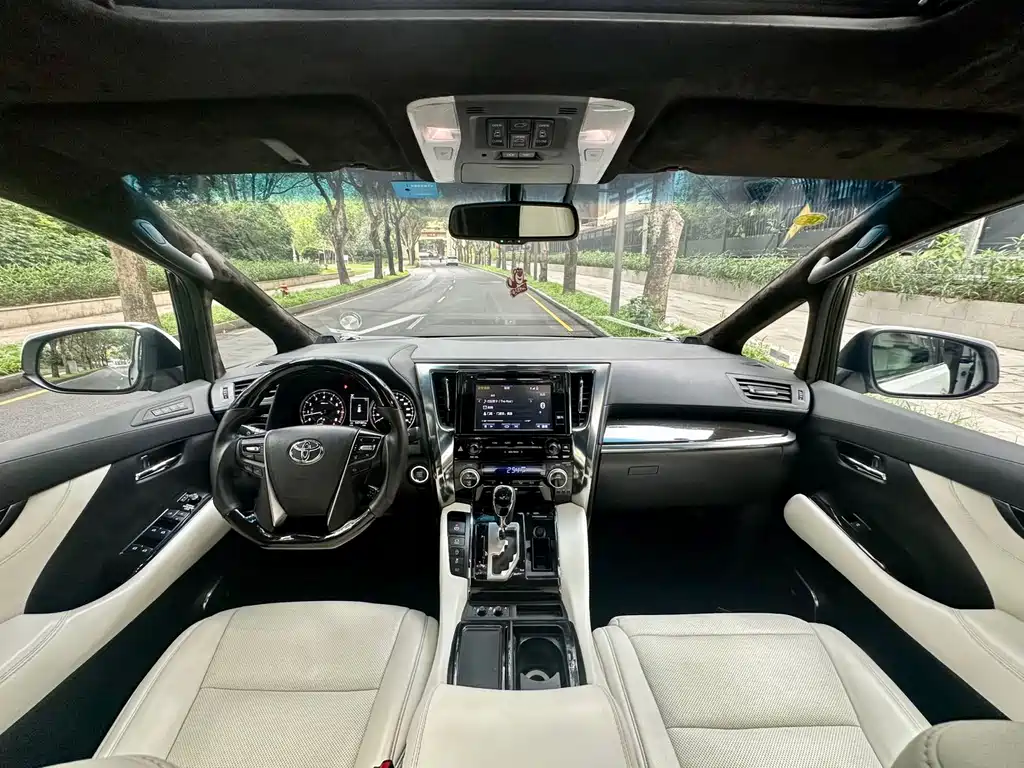 Toyota Alphard 2018 3.5L Luxury