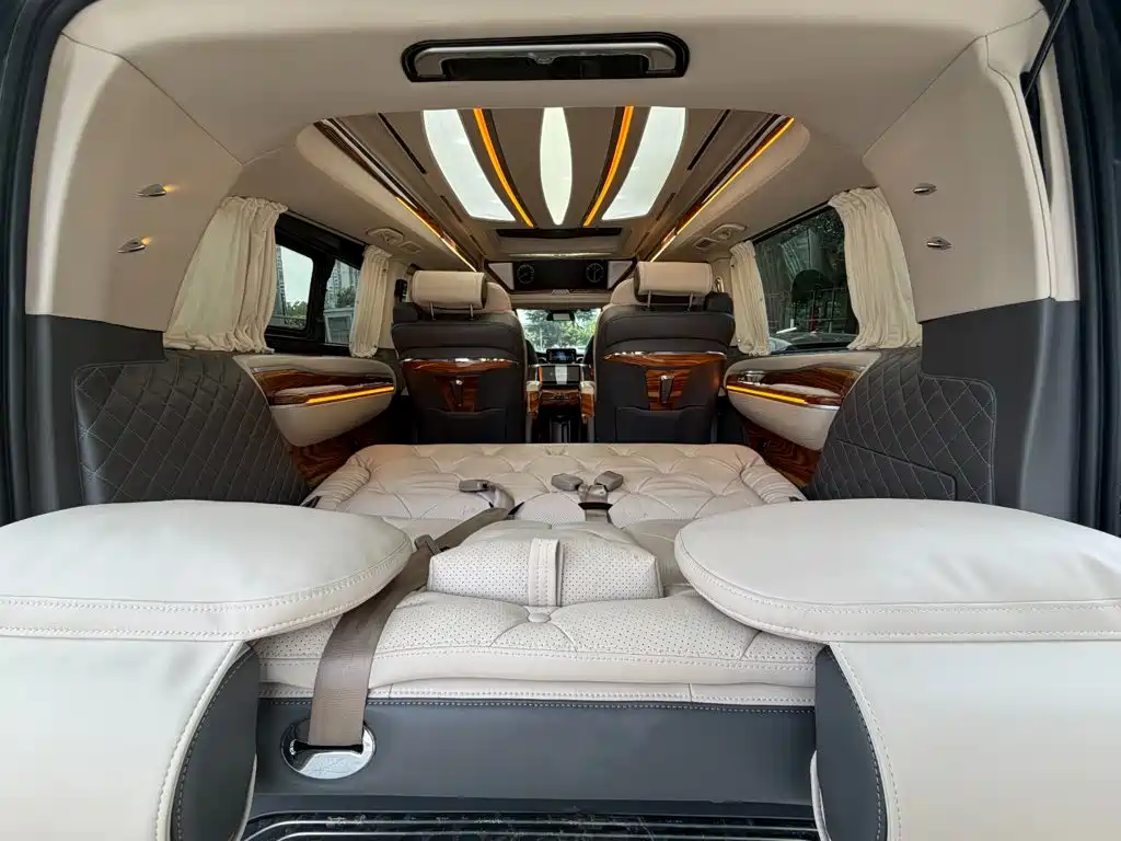 Mercedes-Benz V-Class — миниатюра 12