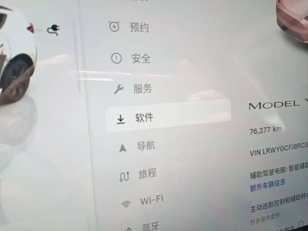 Tesla Model Y — миниатюра 12