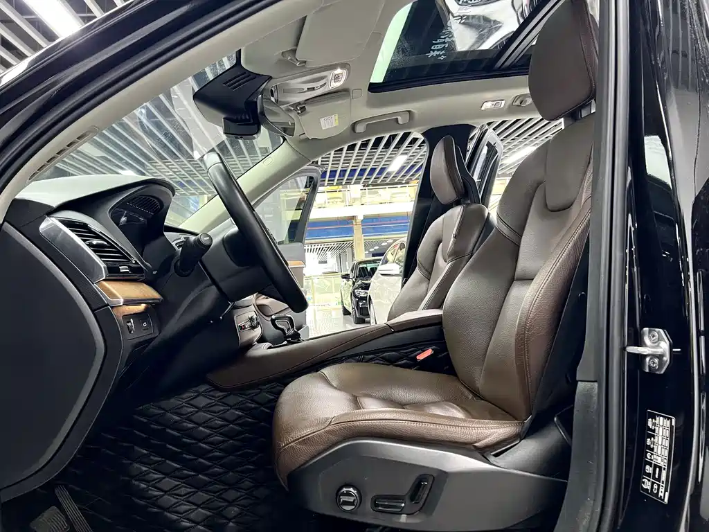 Volvo XC90 — миниатюра 5