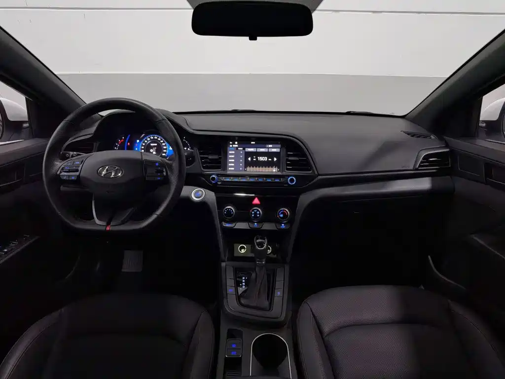 Hyundai Elantra — миниатюра 5
