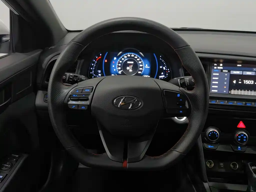 Hyundai Elantra — миниатюра 11