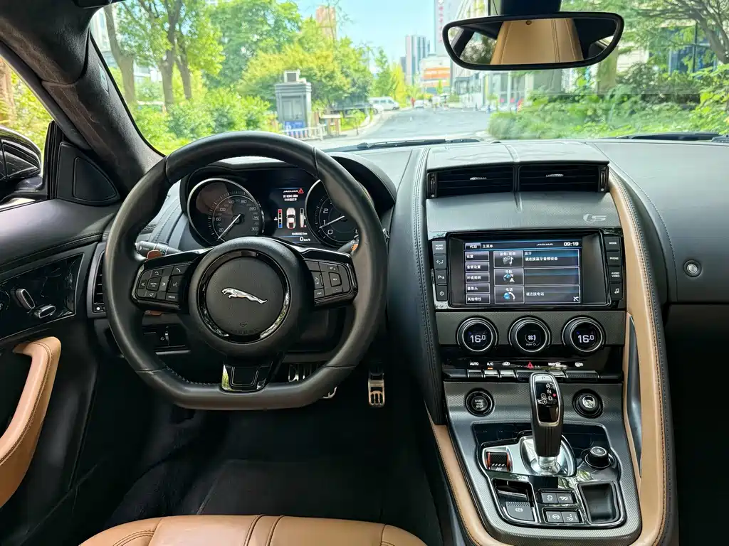 Jaguar F-TYPE — миниатюра 10