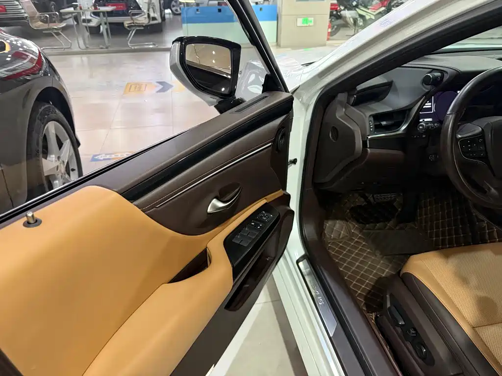 Lexus ES — миниатюра 6