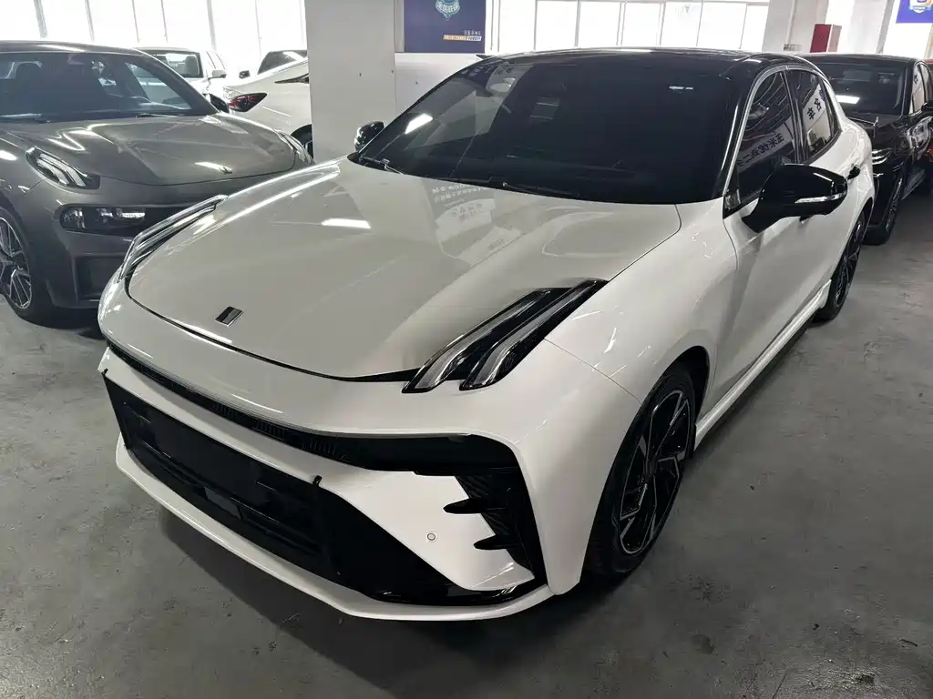Lynk & Co 03