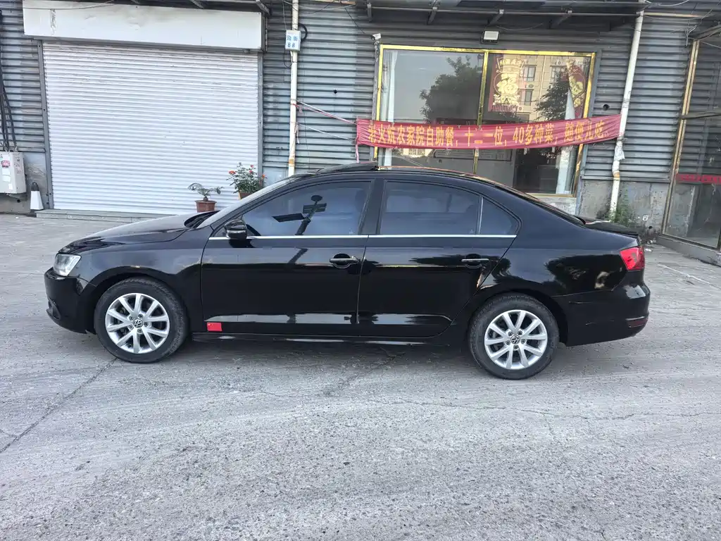 Volkswagen Sagitar 2012 1.4TSI MT Luxury