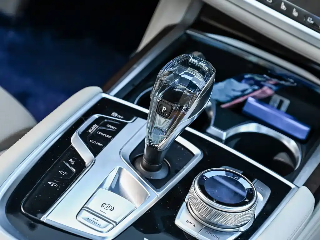 BMW 7 Series — миниатюра 12