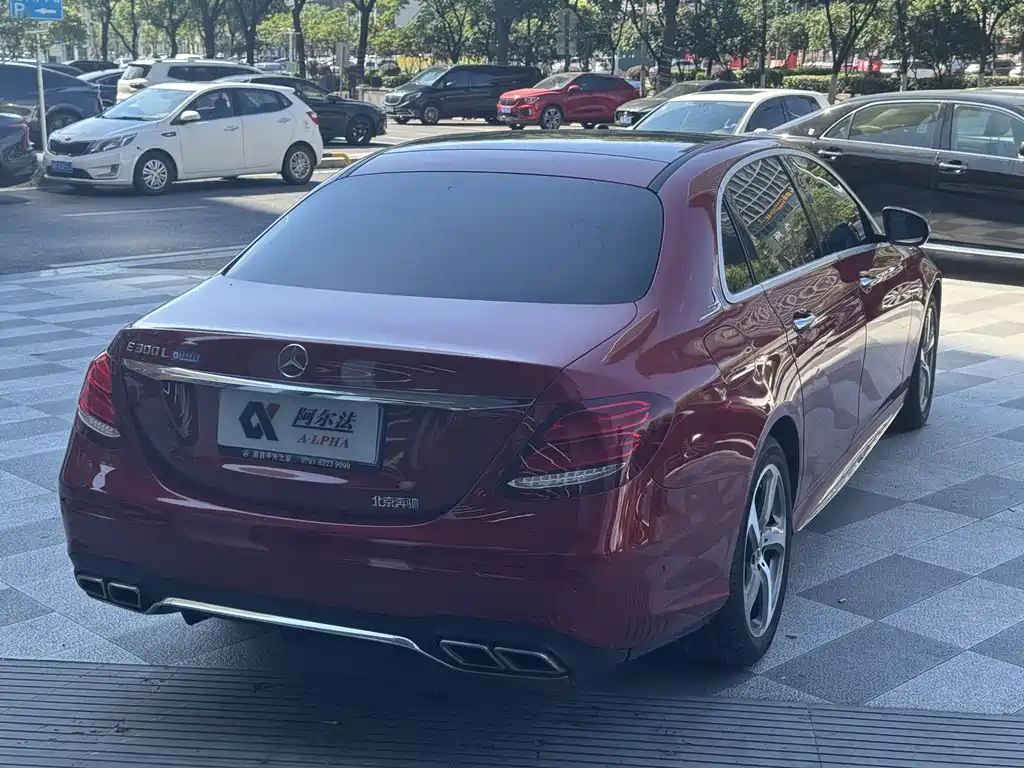 Mercedes-Benz E-Class — миниатюра 6