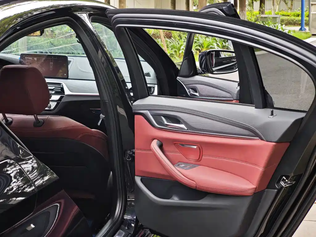 BMW 5 Series — миниатюра 12