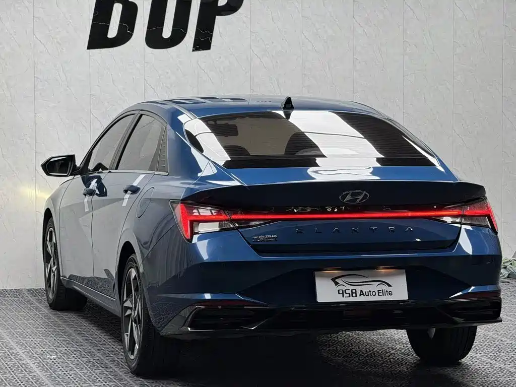 Hyundai Elantra — миниатюра 11