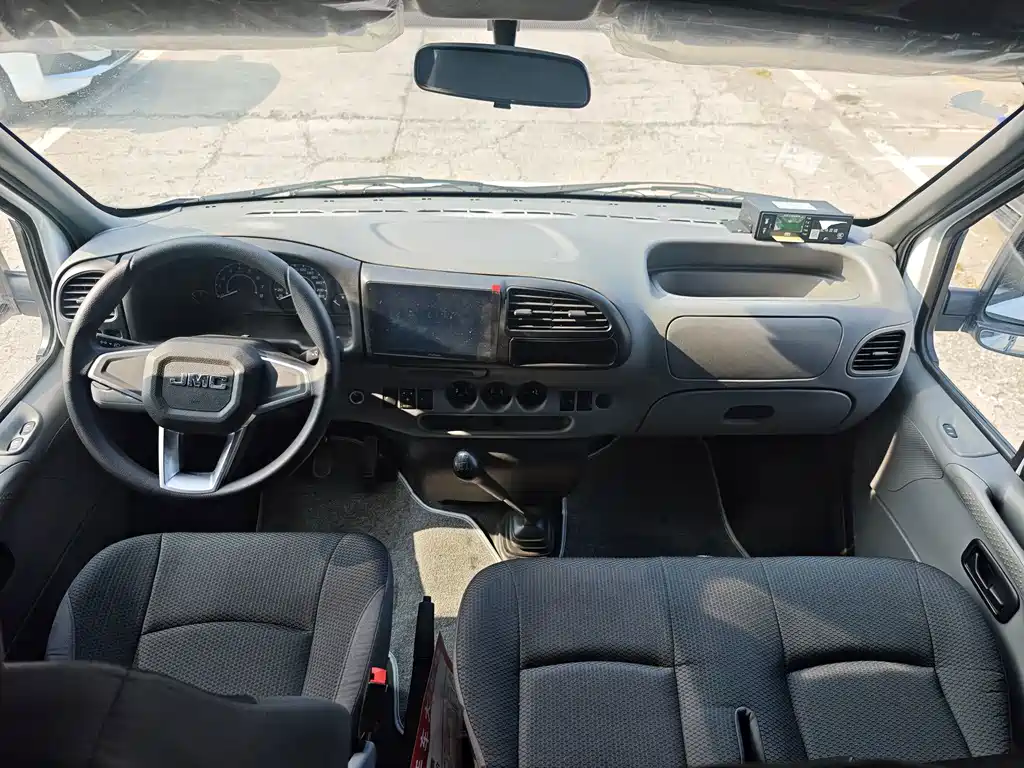 JMC Tesla — миниатюра 8