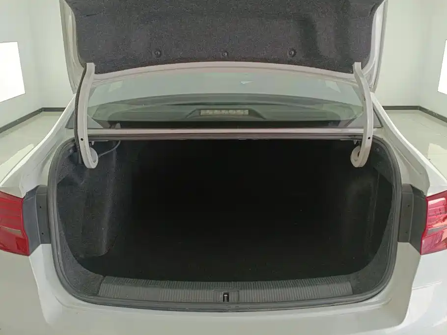Volkswagen Bora 2017 1.6L MT Fashion