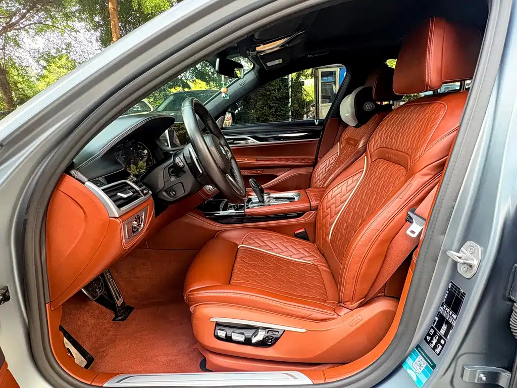 BMW 7 Series — миниатюра 7