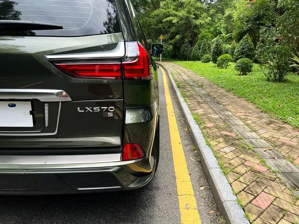 Lexus LX — миниатюра 15