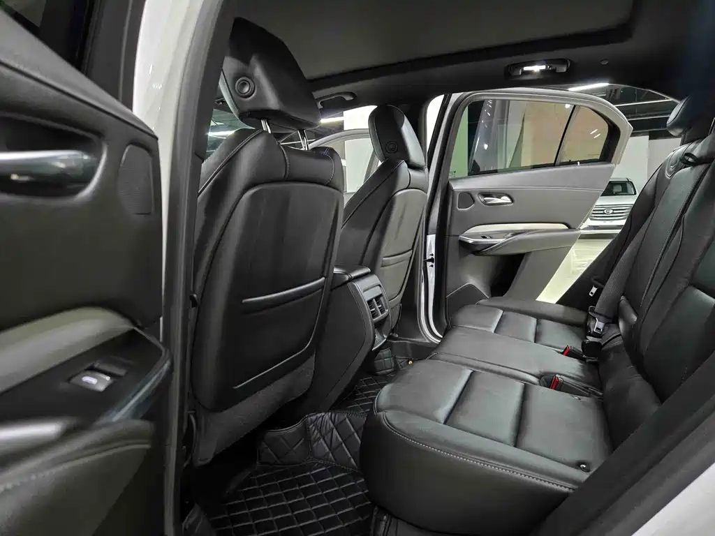 Cadillac XT4 — миниатюра 6