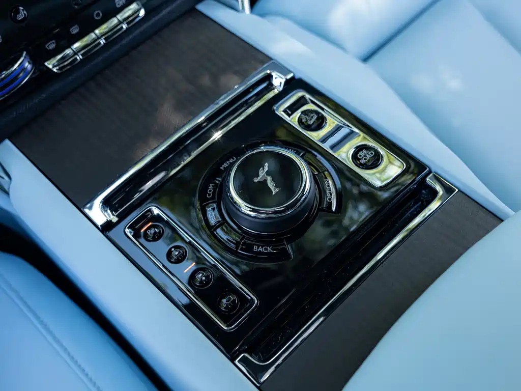 Rolls-Royce Cullinan — миниатюра 18