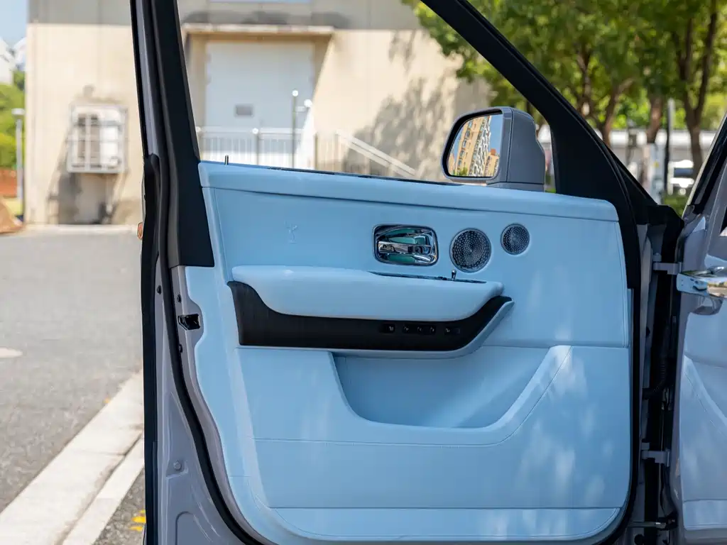 Rolls-Royce Cullinan — миниатюра 19