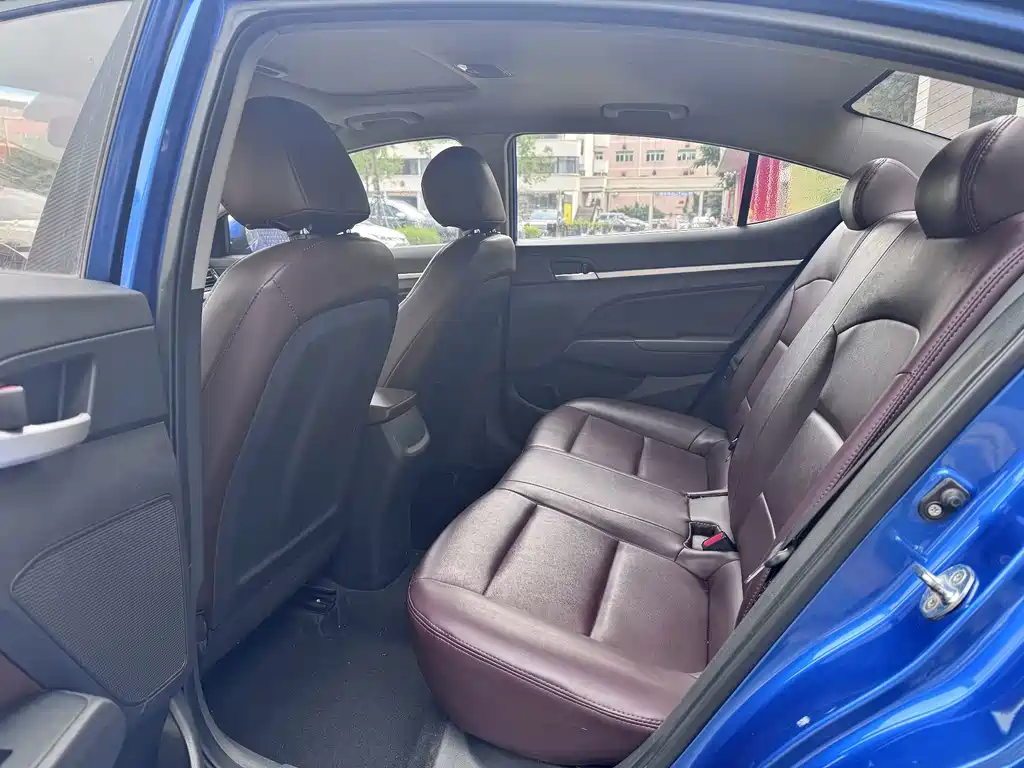 Hyundai Elantra — миниатюра 9