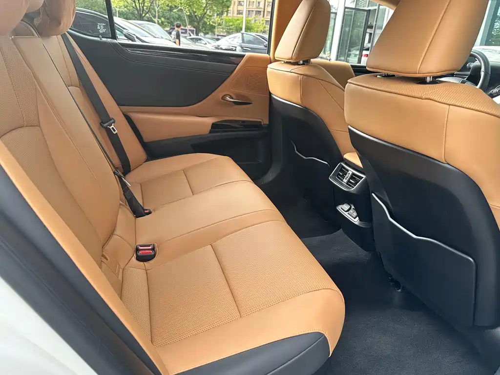 Lexus ES — миниатюра 18