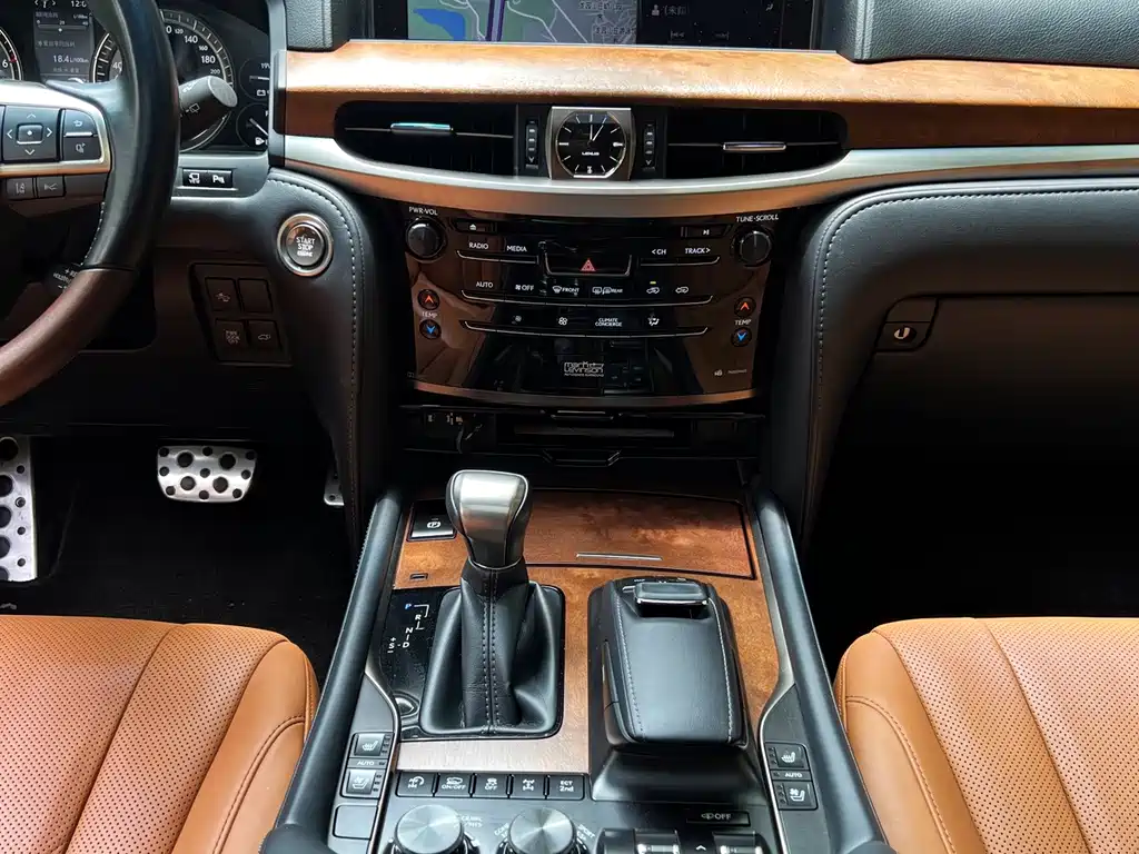Lexus LX — миниатюра 8