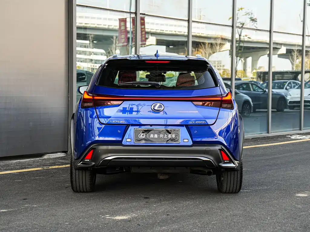 LEXUS UX