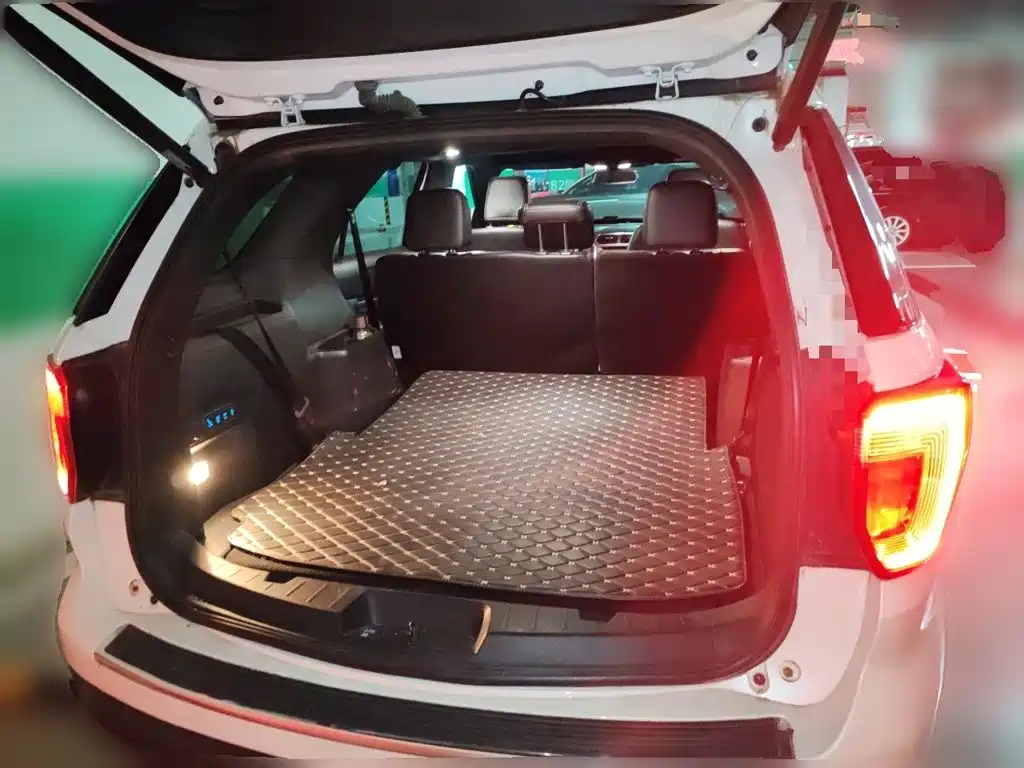 Ford Explorer (Import) — миниатюра 10