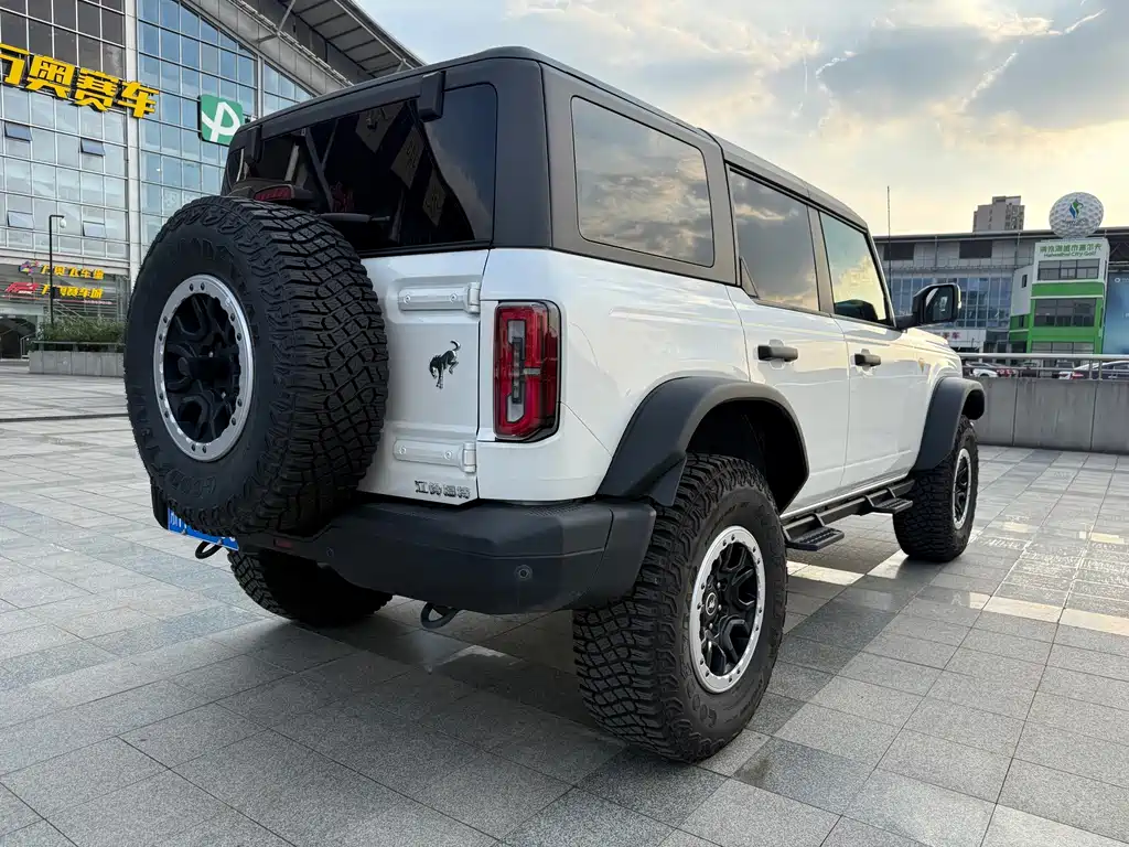 Ford Bronco — миниатюра 9