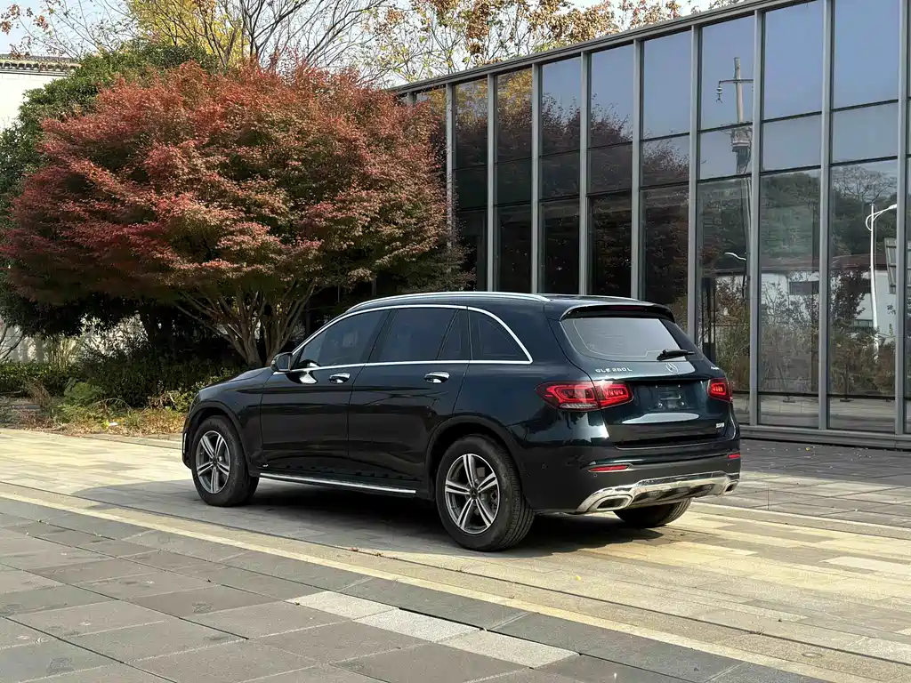 MERCEDES-BENZ GLC