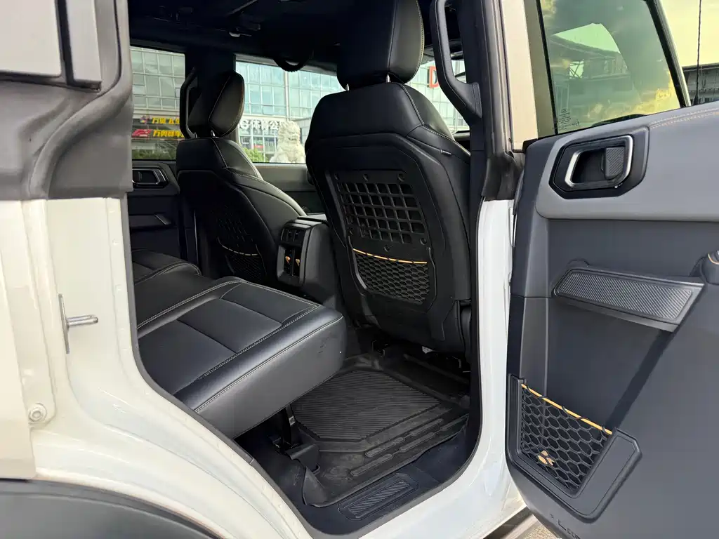 Ford Bronco — миниатюра 8