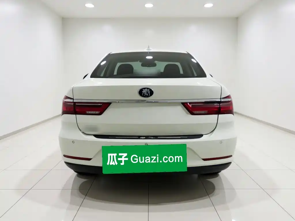 BYD Qin — миниатюра 3