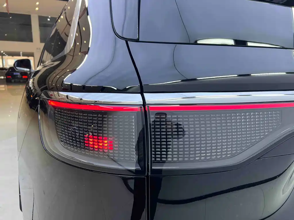 AITO ASK THE WORLD M8