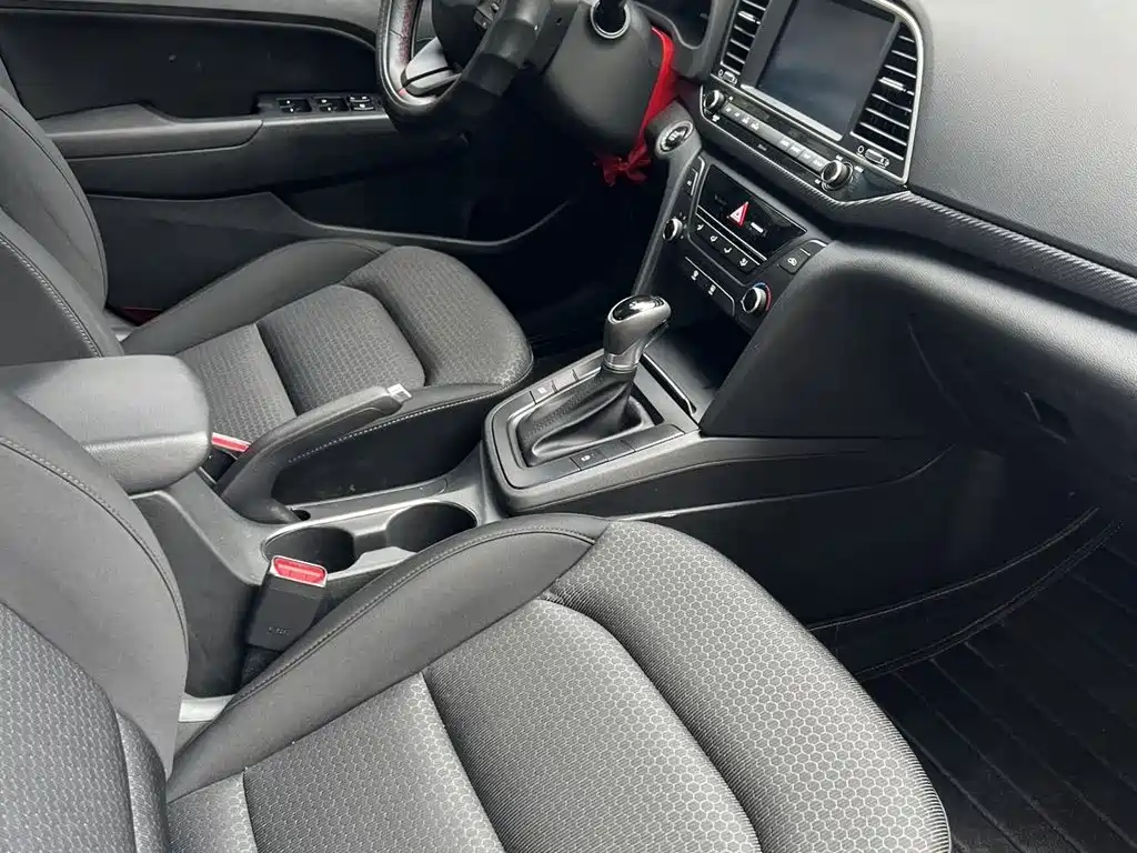 Hyundai Elantra — миниатюра 4