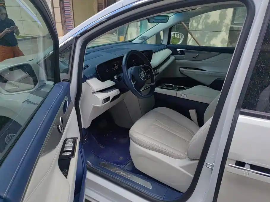 Buick GL8 Hybrid — миниатюра 9