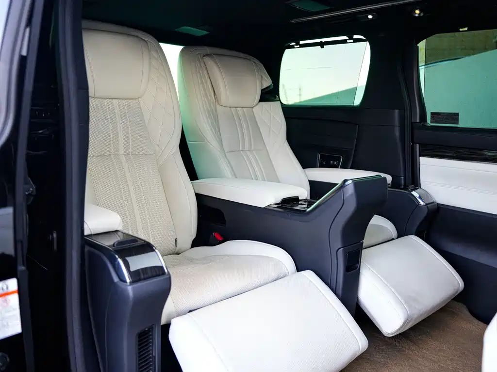Lexus LM — миниатюра 7