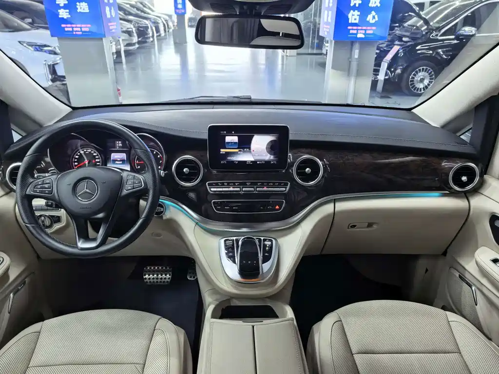 Mercedes-Benz V-Class — миниатюра 12