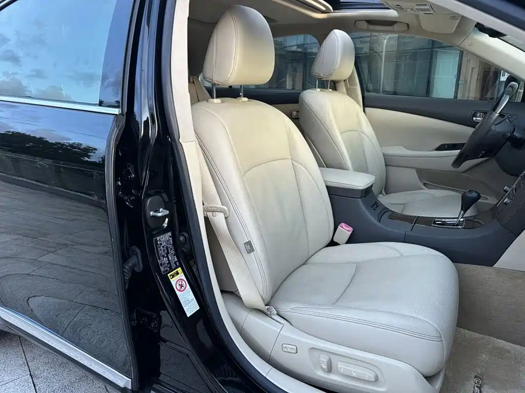 Lexus ES — миниатюра 11