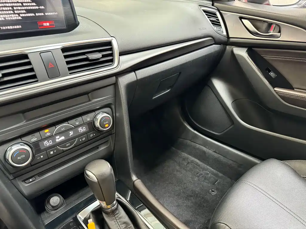 Mazda Mazda3 3 2017 2.0L AT Luxury V