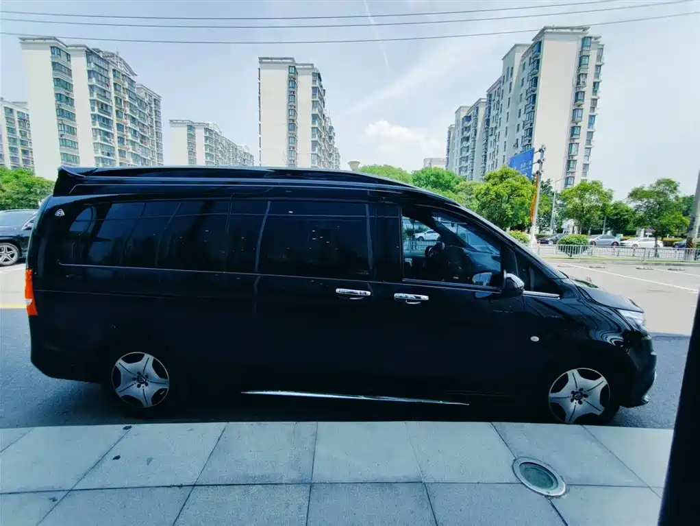 Mercedes-Benz Vito 2023 2.0T 7 мест