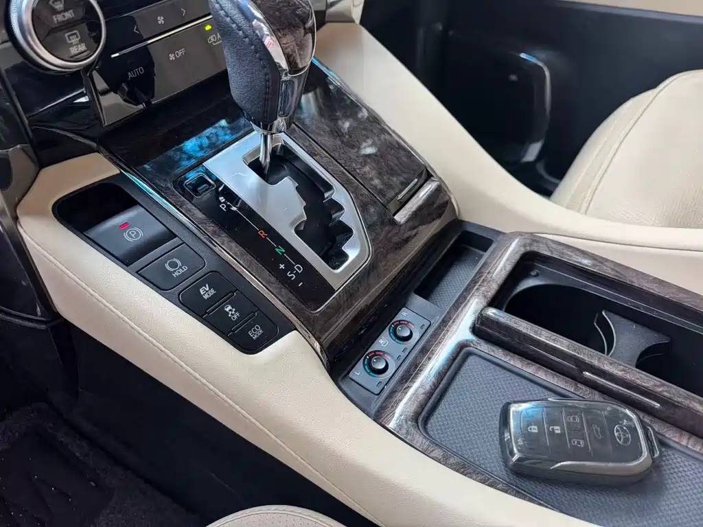 Toyota Vellfire 2020 2.5L HV Luxury