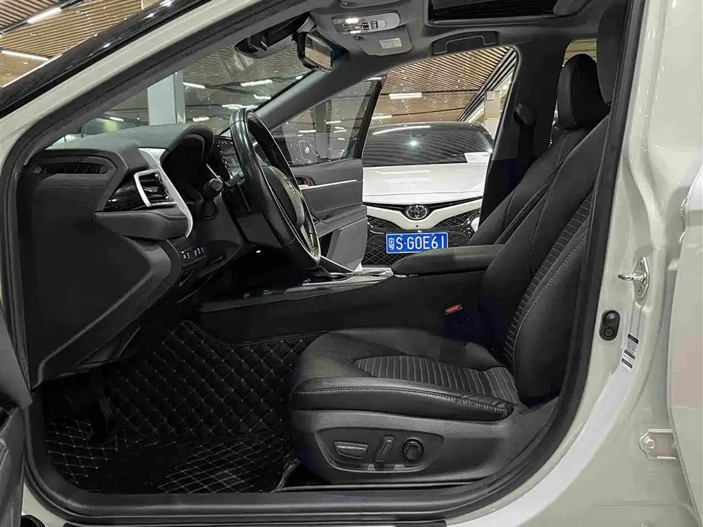 Toyota Camry — миниатюра 5