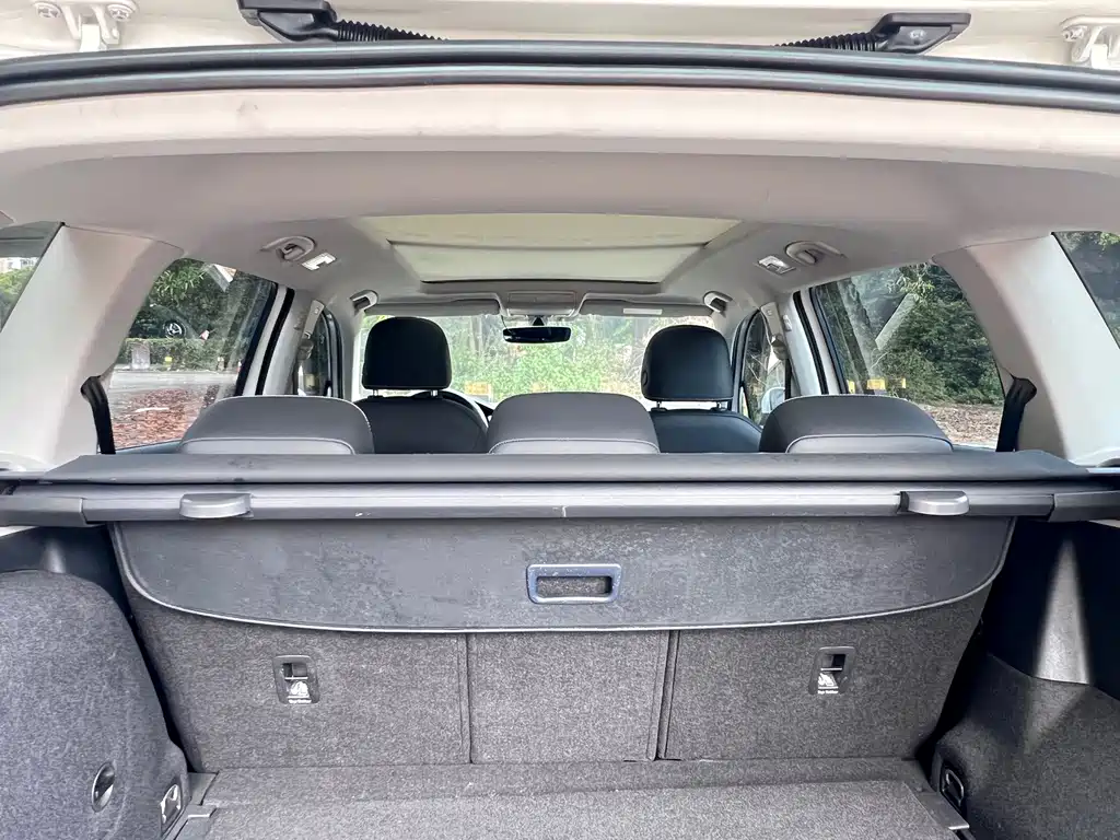 Volkswagen Tiguan L PHEV — миниатюра 8