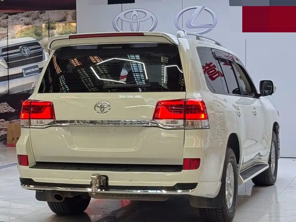 Toyota Land Cruiser 2012 4.6L AT VX