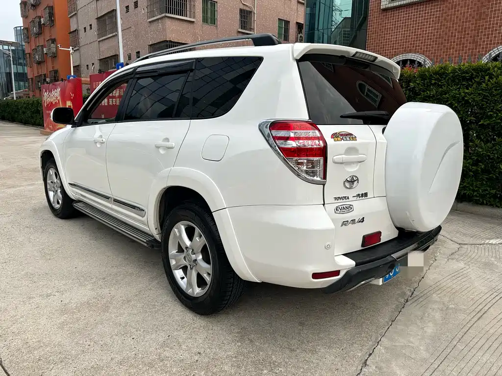 Toyota RAV4 — миниатюра 2