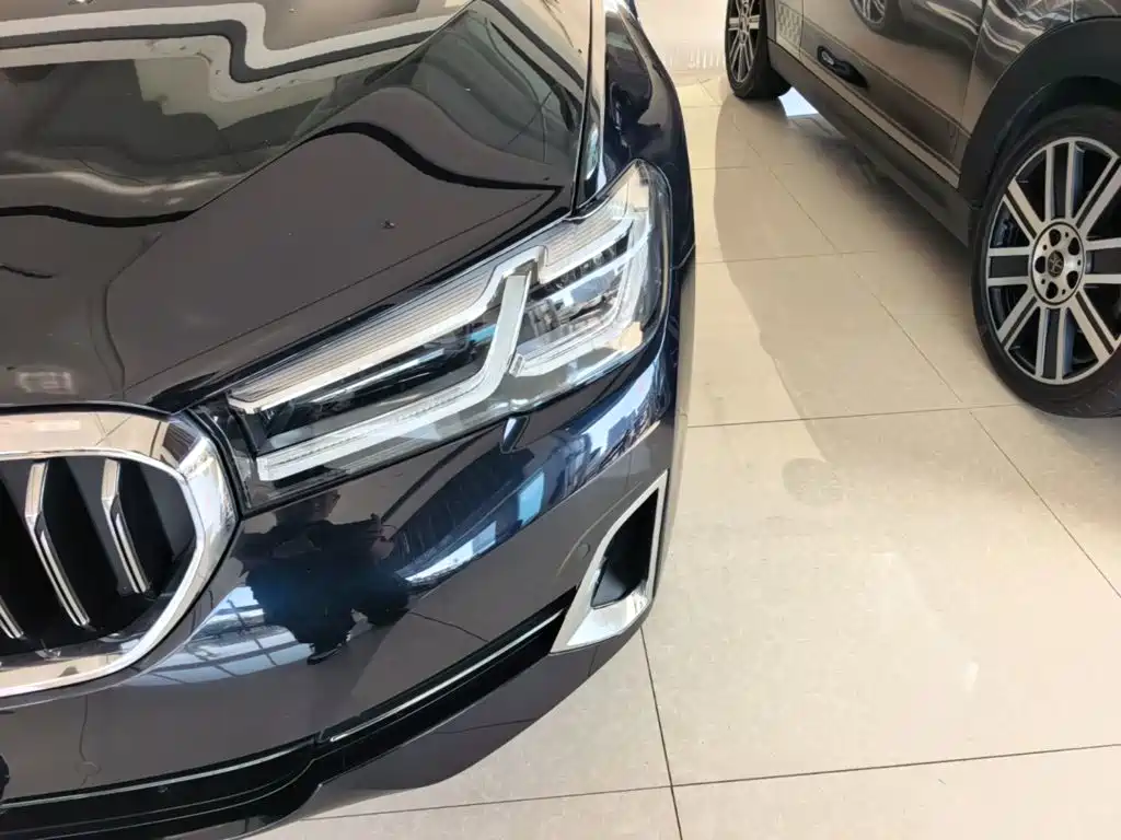 BMW 5 Series — миниатюра 24