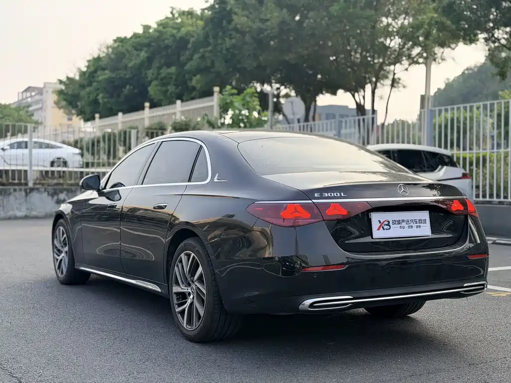 Mercedes-Benz E-Class — миниатюра 13
