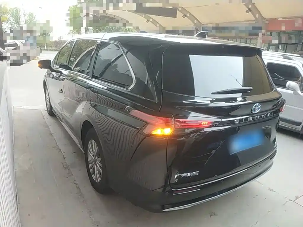 Toyota Sienna — миниатюра 5