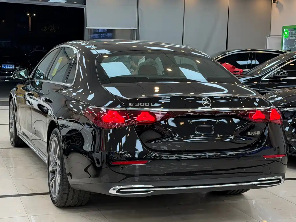 Mercedes-Benz E-Class — миниатюра 23